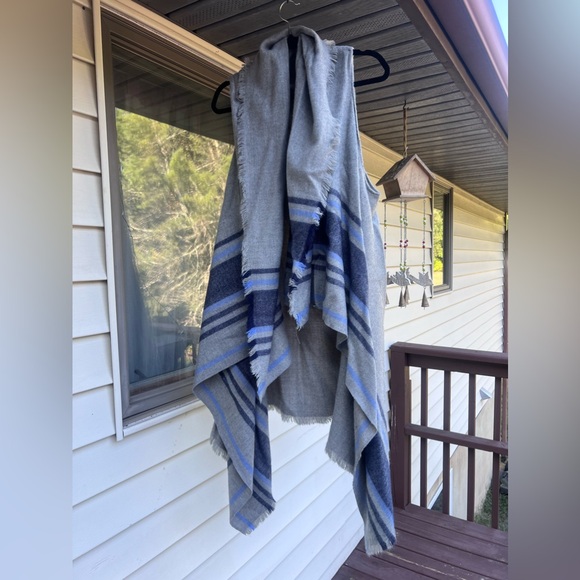 Aerie Gray Blue stripe One size Shawl poncho - Picture 4 of 5